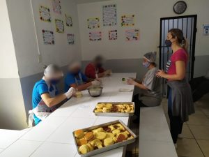 Leia mais sobre o artigo ADOLESCENTES DO CASEP DE BLUMENAU FAZEM BOLO DE POTE