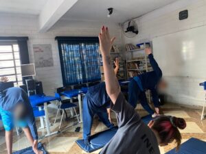 Leia mais sobre o artigo BENEFÍCIOS FÍSICOS E ESPIRITUAIS COM A IOGA NO CASEP DE CAÇADOR