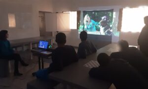 Leia mais sobre o artigo CINEMA ITINERANTE LEVA MAGIA DO NATAL AO CASE DE CURITIBANOS