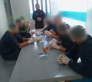 Leia mais sobre o artigo OFICINA DE BOLACHAS ARTESANAIS INCENTIVA AUTONOMIA E EMPREENDEDORISMO NO CASE DE CURITIBANOS
